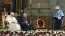 El vicerrector de la Universidad cat&oacute;lica San Pablo CEU dirige unas palabras a Benedicto XVI