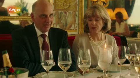 Ver v&iacute;deo  'La discusi&oacute;n con los suegros en 'Midnight in Paris', de Woody Allen'
