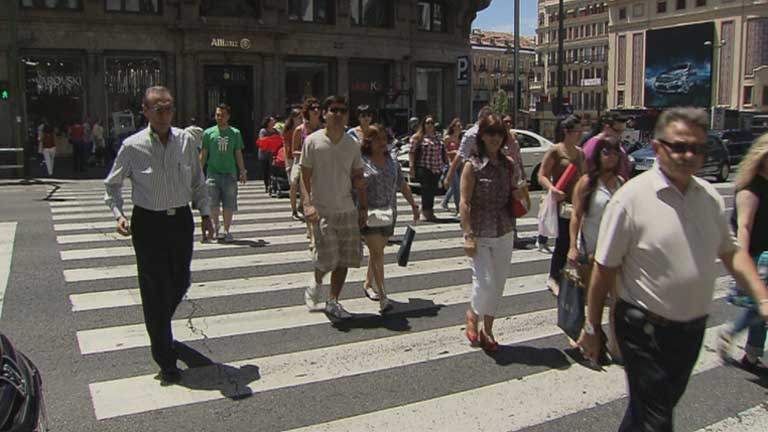 La población española disminuye por primera vez desde 1971