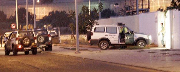 Vista del amplio dispositivo de seguridad que se desplegado en las inmediaciones de la frontera de Beni-Enzar por la Policía Nacional y la Guardia Civil, reforzado por la Policía Local de Melilla tras la avalancha de esta madrugada. Vista del amplio dispositivo de seguridad que se desplegado en las inmediaciones de la frontera de Beni-Enzar por la Policía Nacional y la Guardia Civil, reforzado por la Policía Local de Melilla tras la avalancha de esta madrugada.
