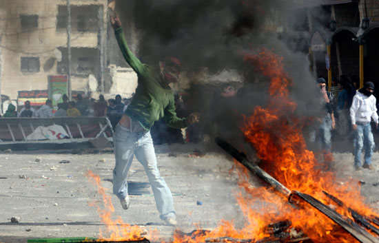 Cien heridos y setenta detenidos en Jerusal&eacute;n tras una jornada de protestas
