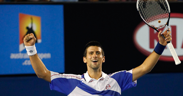 Novak Djokovic celebra la victoria ante Murray en laa final del open de Australia.