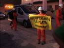 Ir al Video&nbsp;Una docena de activistas de Greenpeace han tomado el hotel construido en la playa de El Algarrobico