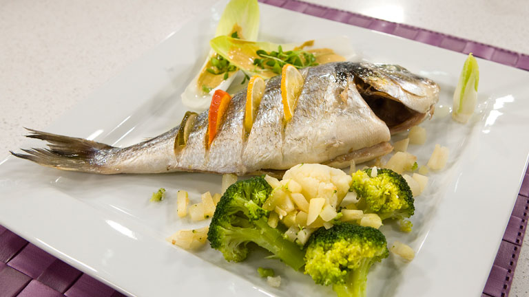 Saber cocinar - Dorada a los tres c&iacute;tricos asada 