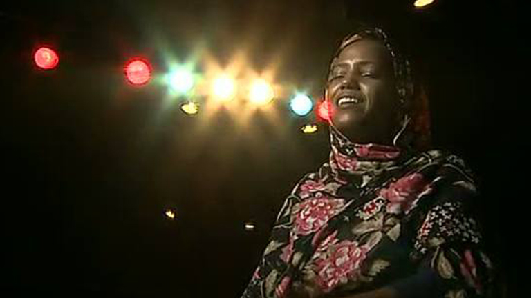 Dos cantantes saharauis revitalizan su tradición musical en Madrid