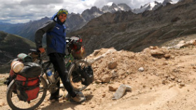 Dos ciclistas en Ir&aacute;n