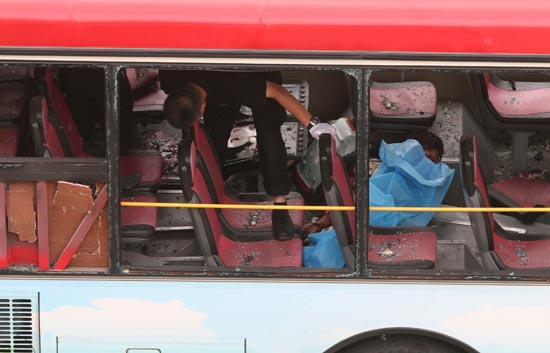 Dos muertos al estallar dos bombas en autobuses en China