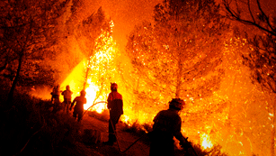 Ver v&iacute;deo  'Dos personas mueren a causa del incendio declarado en Alicante'