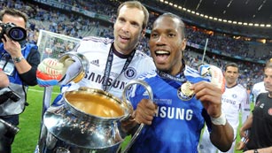 Ver v&iacute;deo  'Drogba y Cech, h&eacute;roes de la Champions del Chelsea'