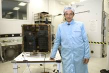 El astronauta espa&ntilde;ol Pedro Duque ha presentado en Londres el primer sat&eacute;lite espacial de una empresa espa&ntilde;ola.