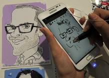 El Samsung Galaxi Note durante una presentaci&oacute;n en el MWC.