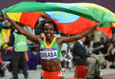 La atleta et&iacute;ope Tirunesh Dibaba se ha proclamado campeona ol&iacute;mpica de 10.000 metros de los Juegos Olimpicos de Londres. Es la tercera medalla de oro que consigue la et&iacute;ope, despues de las conseguidas en Pekin 2008, en las pruebas de 5.000 y 10.000 m