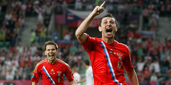Dzagoev y Zyryanov celebran el primer gol.