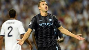 Ver v&iacute;deo  'Dzeko asesta el golpe en un contraataque (0-1)'