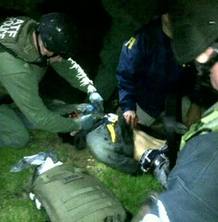 Dzhokhar Tsarnaev, detenido por la policía en el jardín de una casa en Watertown.