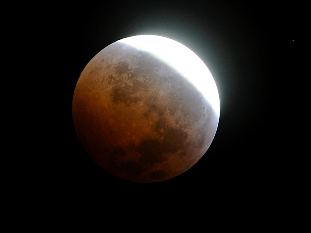 Un eclipse lunar para comenzar el invierno