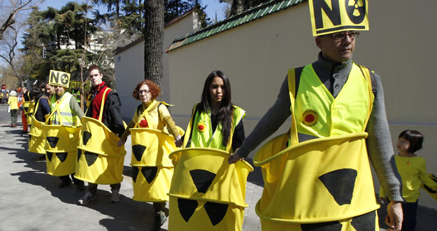 ECOLOGISTAS SE CONCENTRAN EN LA EMBAJADA DE JAPÓN, EN ANIVERSARIO DE FUKUSHIMA ECOLOGISTAS SE CONCENTRAN EN LA EMBAJADA DE JAPÓN, EN ANIVERSARIO DE FUKUSHIMA