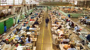Ver v&iacute;deo  'La econom&iacute;a cay&oacute; un 0,3% en el primer trimestre, con lo que se confirma su entrada en recesi&oacute;n'
