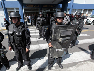 En Ecuador, el estado de excepci�n se ha extendido hasta el viernes