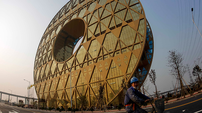 Un innovador edificio circular preside la bahía de la ciudad china de Cantón