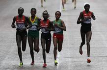 Edna Ngeringwony Kiplagat , Tiki Gelana, Mary Jepkosgei Keitany, Mare Dibaba y Priscah Jeptoo encabezando la prueba