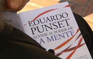 Ver v&iacute;deo  'Eduardo Punset nos descubre en "El viaje al poder de la mente" los secretos del cerebro'