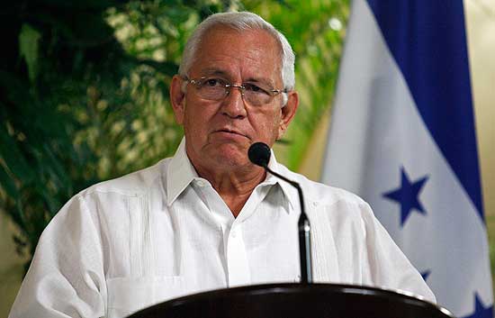 EE.UU. cancela el visado al presidente de Honduras por el conflicto con Zelaya
