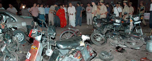 Efectos de las bombas que han matado a 63 personas y han dejado m&aacute;s de 200 heridos en Jaipur, India. Efectos de las bombas que han matado a 63 personas en Jaipur, la India.