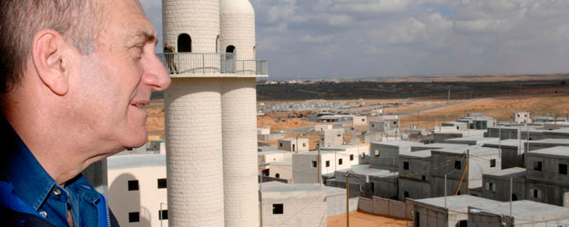 El primer ministro de Israel, Ehud Olmert, visita en febrero de 2007 la base Zeelim del ej&eacute;rcito israel&iacute; en el desierto del Neguev. Las tropas se han entrenado en una r&eacute;plica a escala de la ciudad de Gaza.
