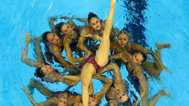 Ejercicio espa&ntilde;ol de combo libre de nataci&oacute;n sincronizada