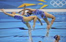 El equipo australiano de nataci&oacute;n sincronizada ejecuta el ejercicio t&eacute;cnico por equipos.