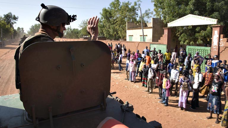 El Ejército de Mali recupera el control total de Kona, mientras siguen los combates en el norte
