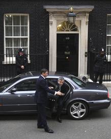 El primer ministro brit&aacute;nico, Gordon Brown, llega a Downing Street la ma&ntilde;ana despu&eacute;s de las elecciones.