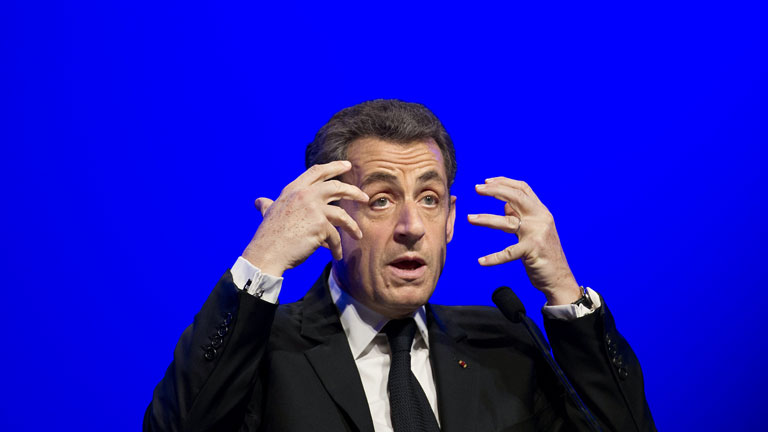 Sarkozy se centra en la segunda vuelta de las elecciones con m&aacute;s gui&ntilde;os a la extrema derecha