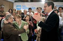El candidato popular ha estado arropado por cargos nacionales, como Mar&iacute;a Dolores de Cospedal.