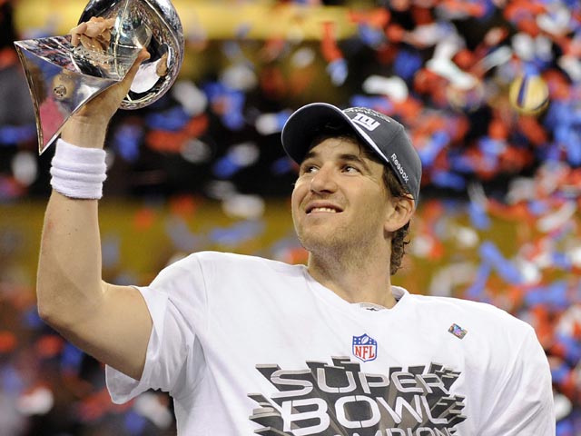 Eli Manning levanta la copa Vince Lombardi