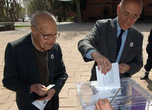 Els expresidents del Parlament, Barrera i Rigol, voten el 10 d'abril