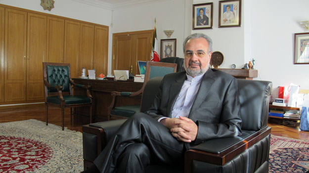 El embajador de Ir&aacute;n en Espa&ntilde;a, Morteza Saffari Natanzi, en su despacho.