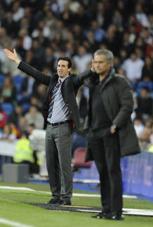 El entrenador del Valencia, Unai Emery, en el Bernab&eacute;u