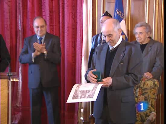 Lucharon contra el nazismo y hoy su valent&iacute;a ha sido reconocida en un emotivo homenaje, son miembros de "La nueve"