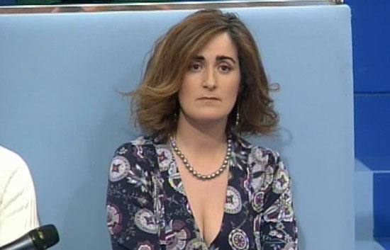 Tengo una pregunta para usted - Estoy parada y espero que usted tenga una respuesta para m&iacute;'
