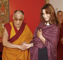 Encuentro entre el Dalai Lama y la primera dama francesa, Carla Bruni-Sarkozy Encuentro entre el Dalai Lama y la primera dama francesa, Carla Bruni-Sarkozy
