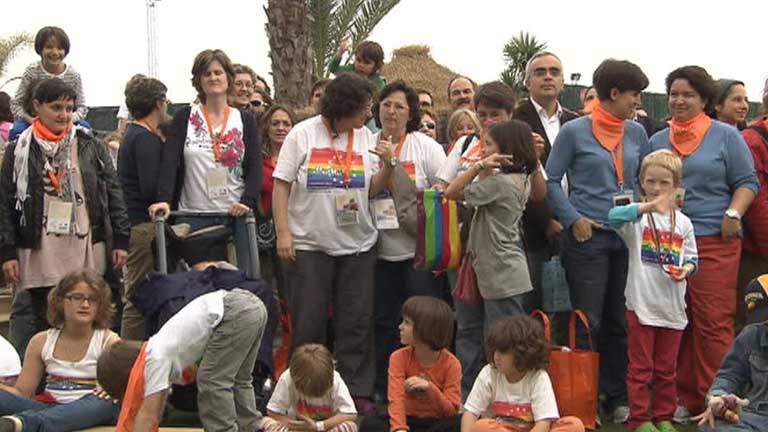 M&aacute;s de 200 familias de 23 paises participan encuentro europeo de familias lesbianas, gays y transexuales