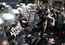 ENFRENTAMIENTOS ENTRE INMIGRANTES MUSULMANES Y LA POLIC&Iacute;A EN ATENAS