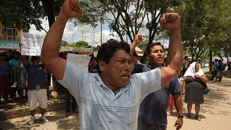 Nuevos enfrentamientos entre mineros ilegales y las fuerzas de seguridad en Per&uacute;