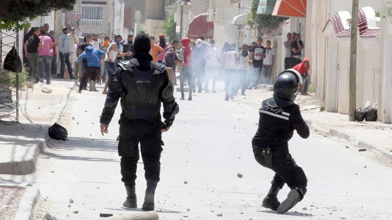 Enfrentamientos en T&uacute;nez por la prohibici&oacute;n a los salafistas de celebrar su congreso