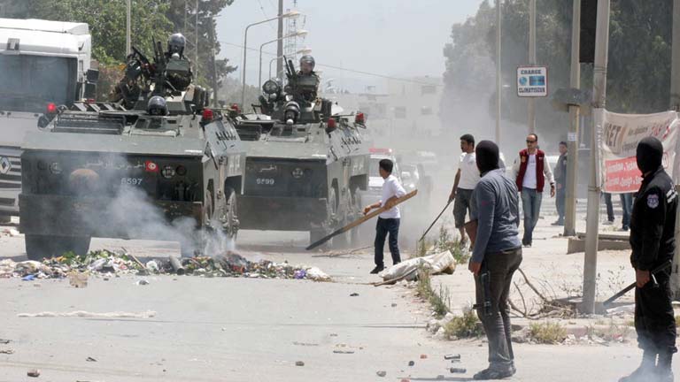 Enfrentamientos en Túnez provocan un muerto y una decena de heridos