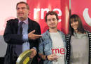 Enrique Gonz&aacute;lez Macho con los ganadores