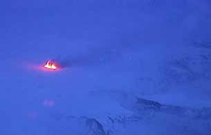 Ver v&iacute;deo  'Entra en erupci&oacute;n un volc&aacute;n en Islandia'