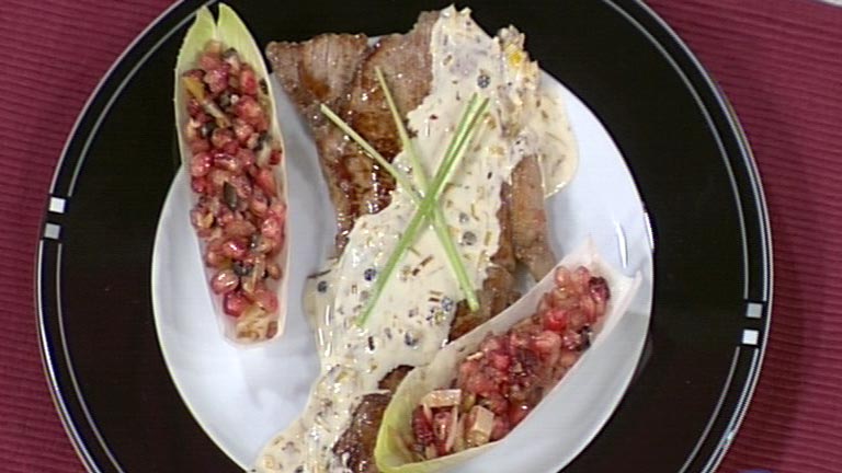 Entrecotes a la pimienta con salpic&oacute;n de granada